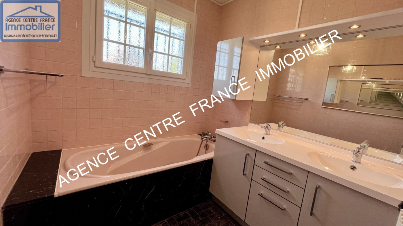 for sale Maison La Chapelle Saint Ursin - Photo 9