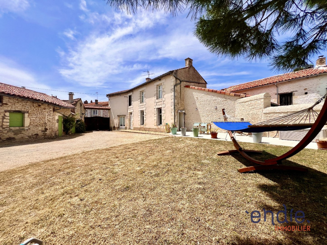 à vendre Maison Neuville De Poitou - Photo 1