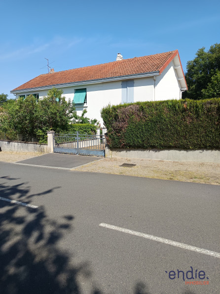 vente Maison Rochechouart - Photo 1