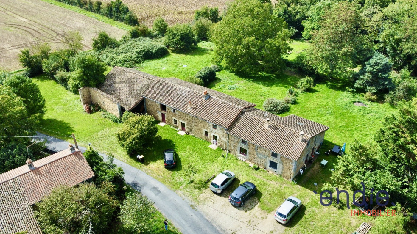 vente Maison en pierre Valence En Poitou - Photo 1