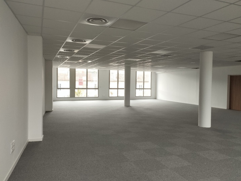 location Local commercial Angouleme - Photo 3