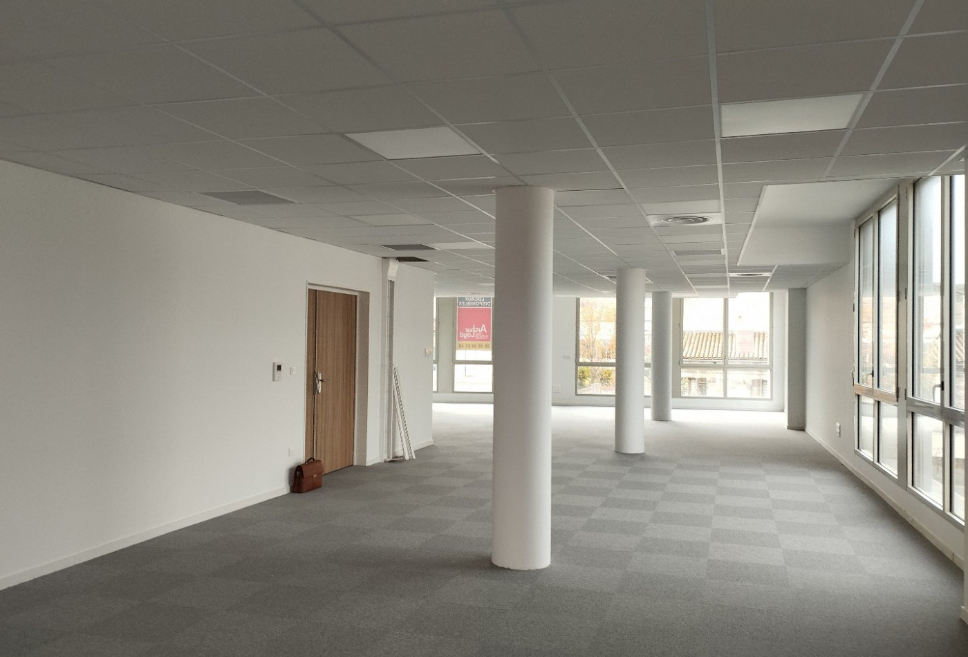 location Local commercial Angouleme - Photo 4