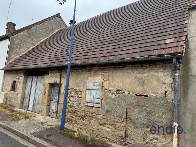 vente Maison à rénover Saint Pierre Le Moutier - Photo 1