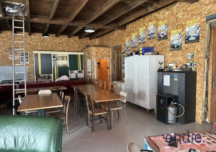 à vendre Ateliers et bureaux Forges