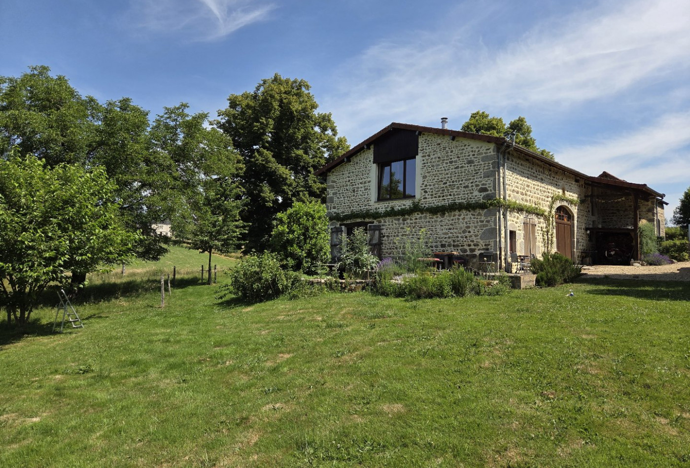 vente Maison en pierre Lachaux - Photo 9