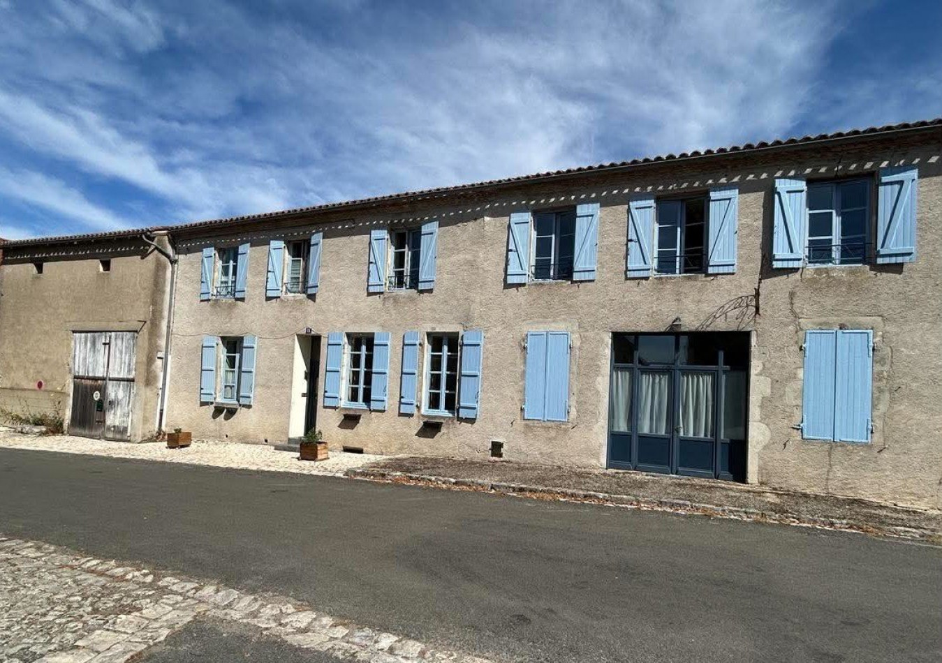 à vendre Maison de caractère Charroux - Photo 1