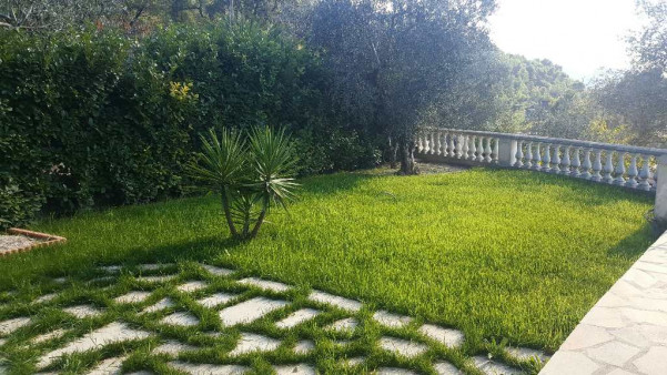 à louer Appartement en rez de jardin Tourrette Levens