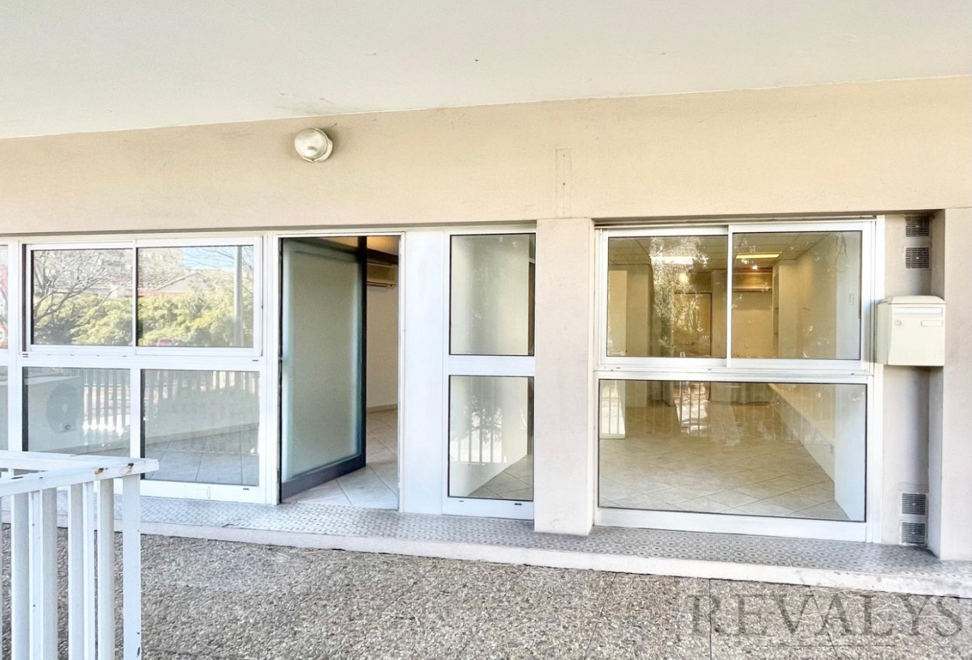 à vendre Local commercial Antibes - Photo 1