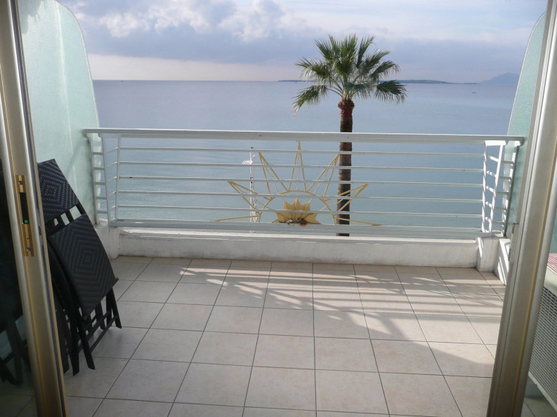 location Appartement Juan-les-pins - Photo 1