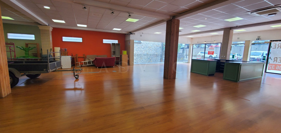 vente Local commercial Joyeuse - Photo 1