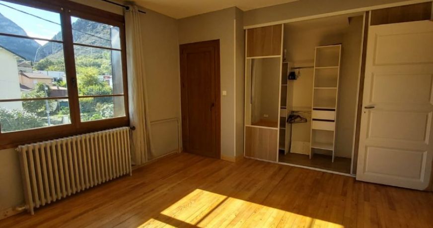 location Maison Tarascon Sur Ariege