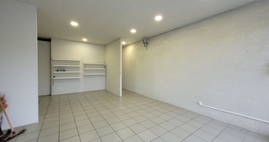 location Local commercial Laroque D'olmes