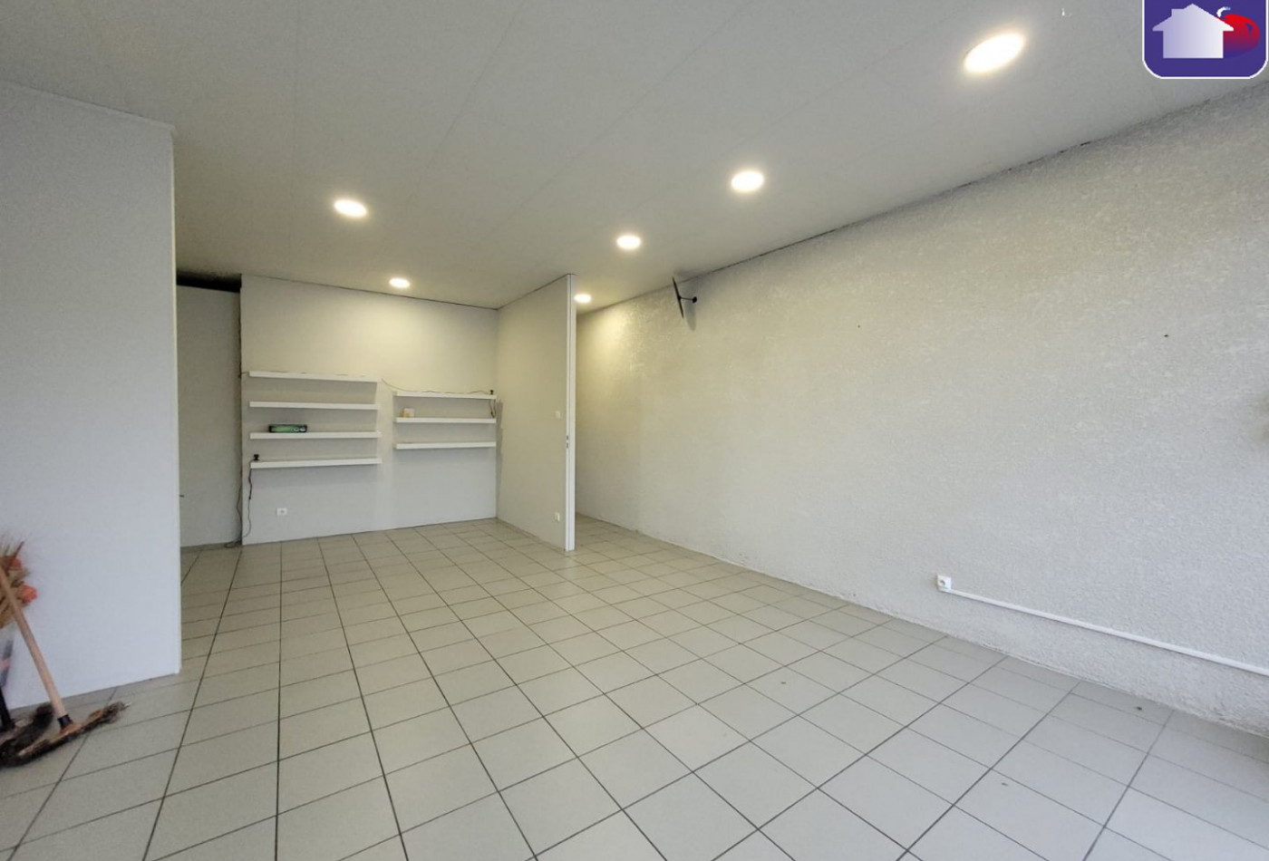 location Local commercial Laroque D'olmes - Photo 2