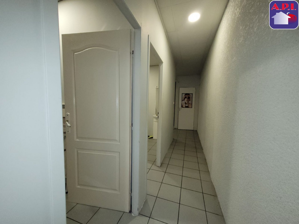 location Local commercial Laroque D'olmes - Photo 5