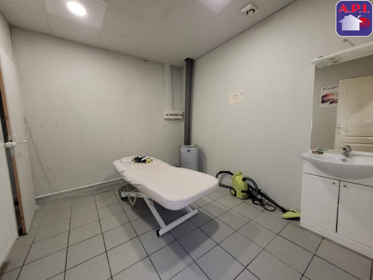 location Local commercial Laroque D'olmes - Photo 6