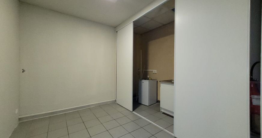 location Local commercial Laroque D'olmes