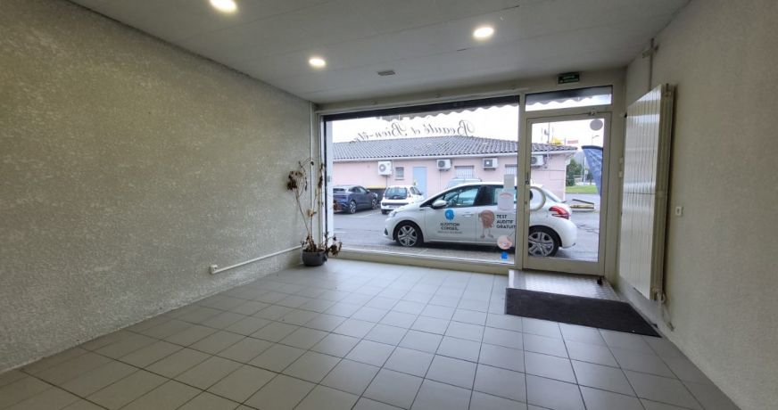 location Local commercial Laroque D'olmes