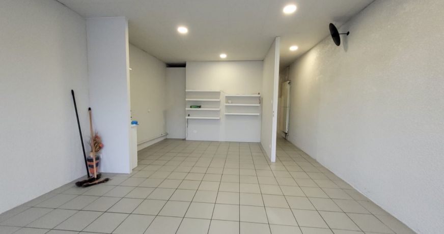location Local commercial Laroque D'olmes