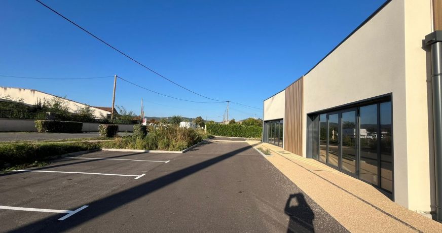 location Local commercial La Tour Du Crieu