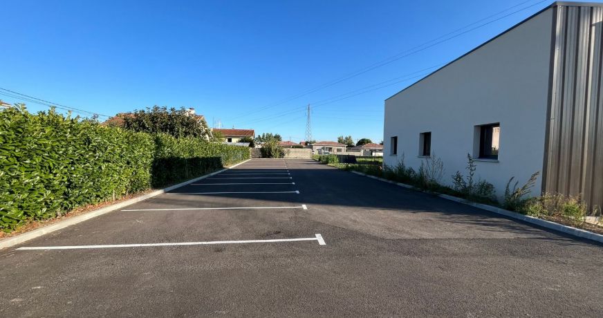 location Local commercial La Tour Du Crieu