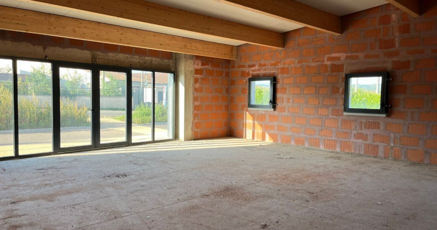 location Local commercial La Tour Du Crieu