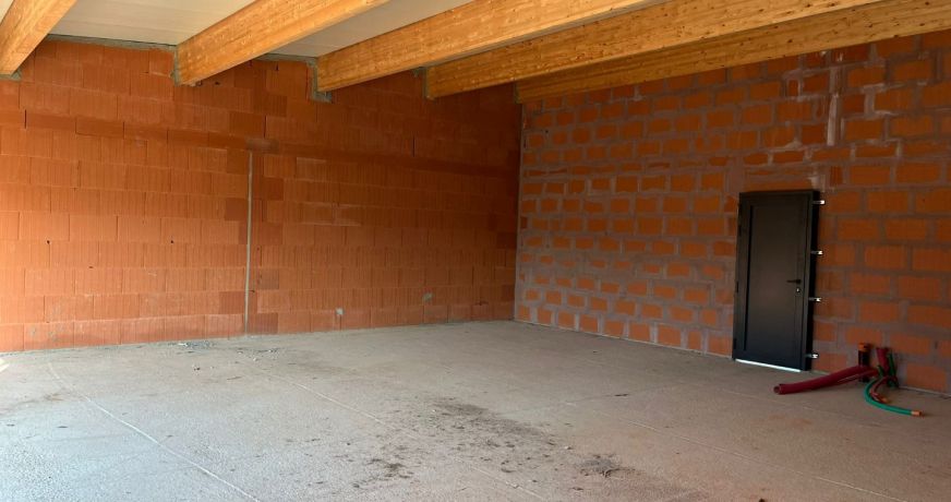 location Local commercial La Tour Du Crieu