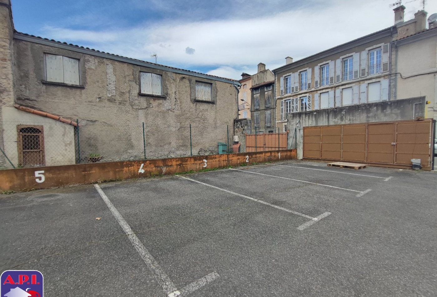 location Parking extérieur Saint Girons - Photo 1
