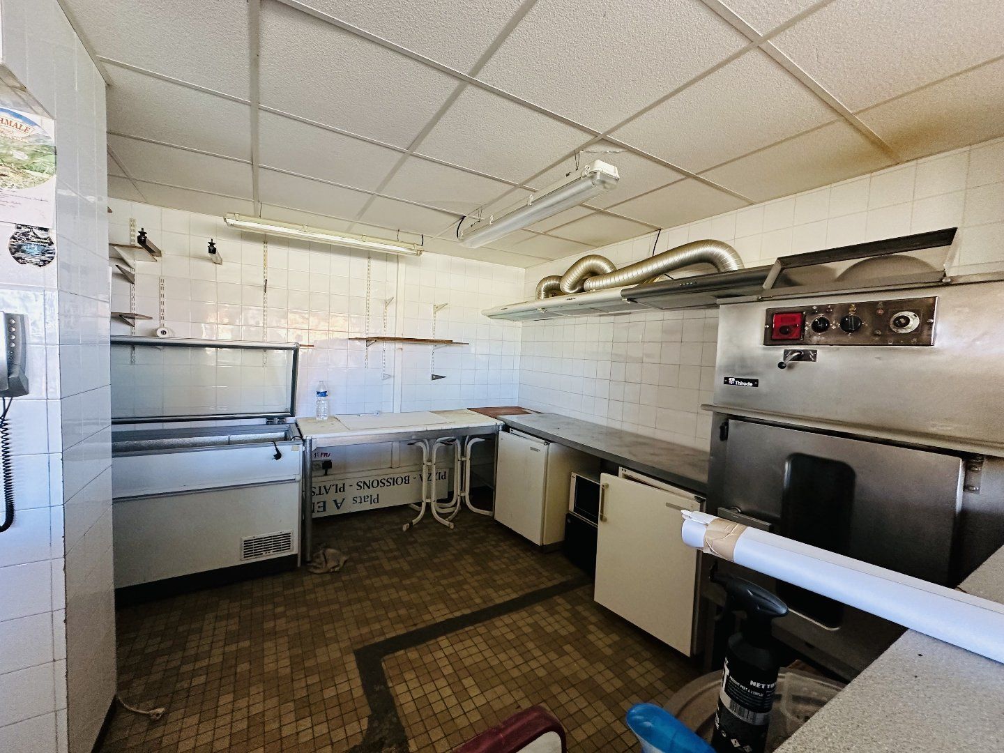 à vendre Locaux d'activité Ustou