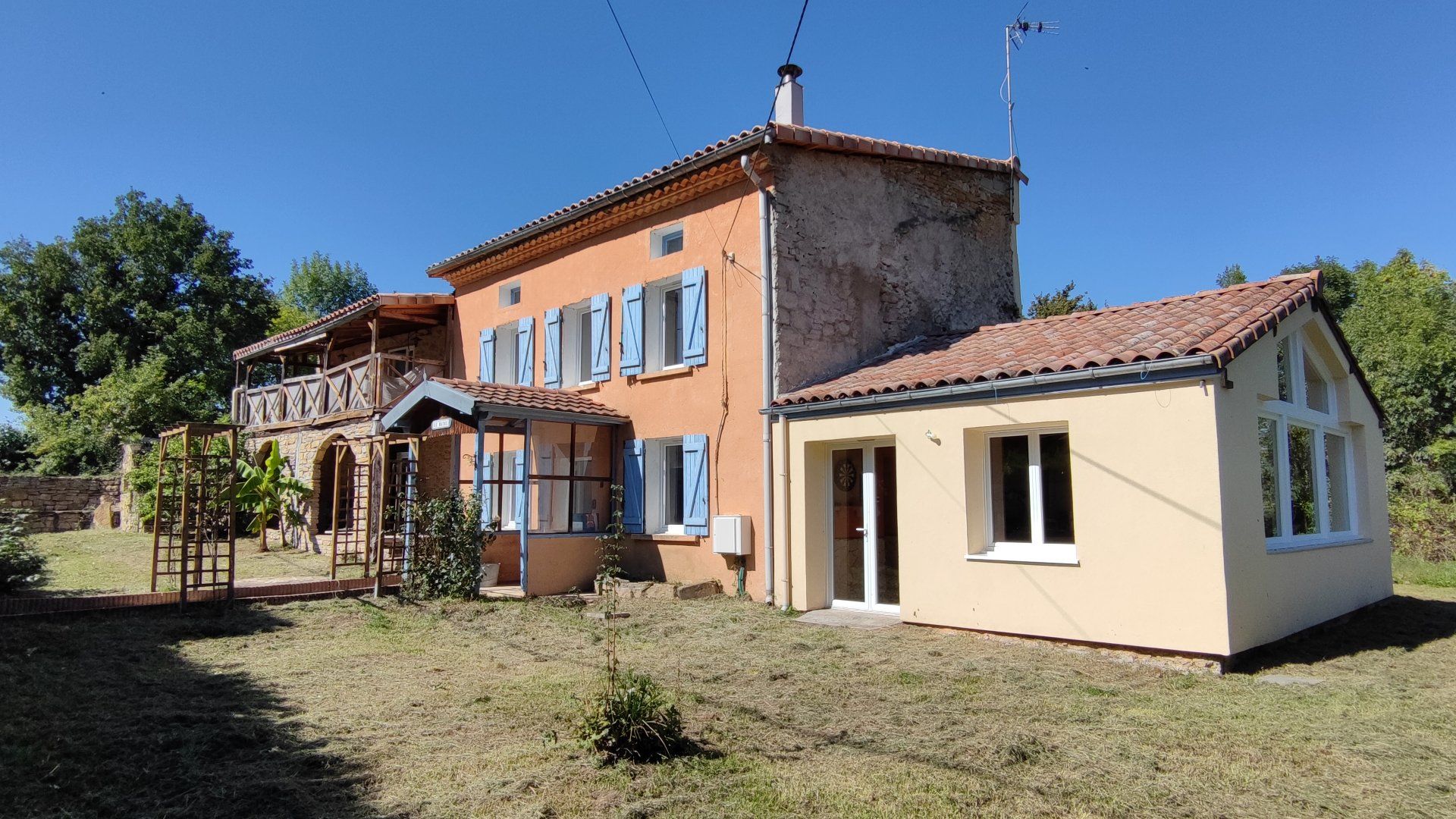 à vendre Maison et dépendances Sautel