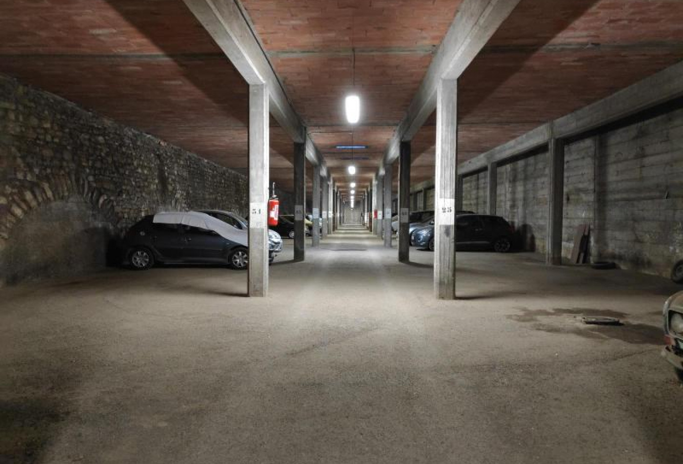 location Parking intérieur Millau - Photo 1