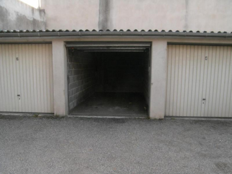 location Parking intérieur Millau - Photo 1