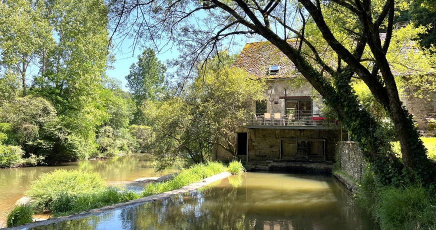 vente Propriété pied dans l'eau Rignac