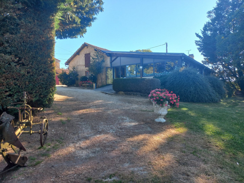 vente Divers commerces Rouffignac Saint Cernin De Re