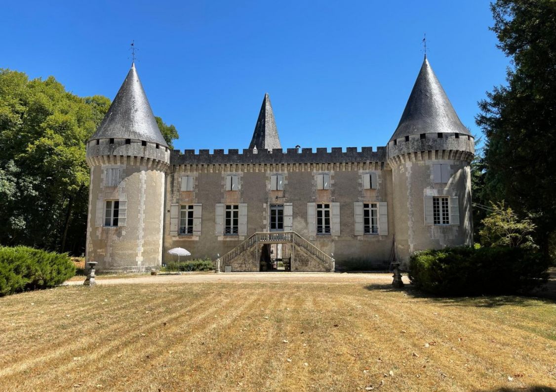 sale Château Champagnac De Belair