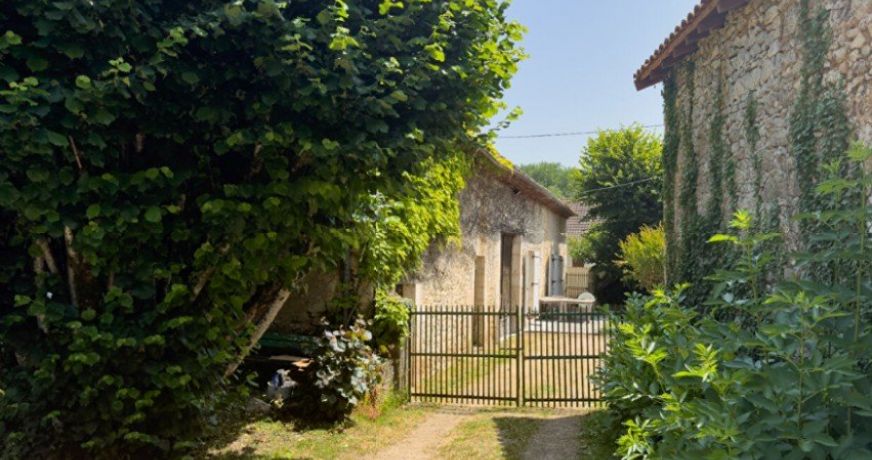 vente Corps de ferme Antonne Et Trigonant