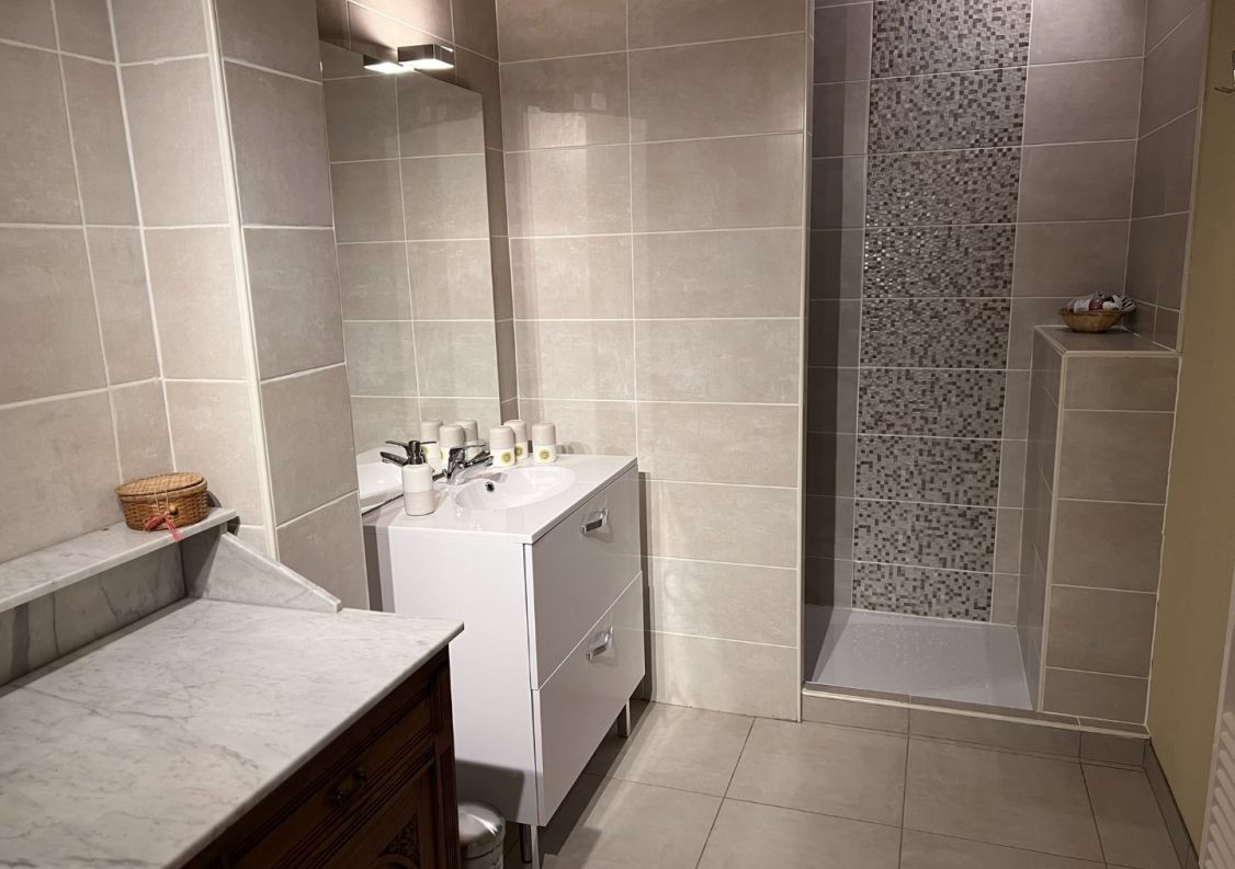 vente Corps de ferme Saint Cere