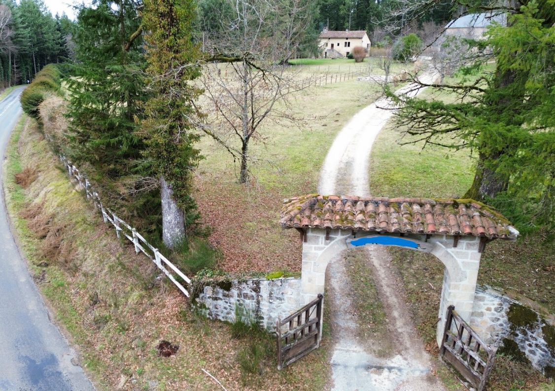 vente Corps de ferme Saint Cere