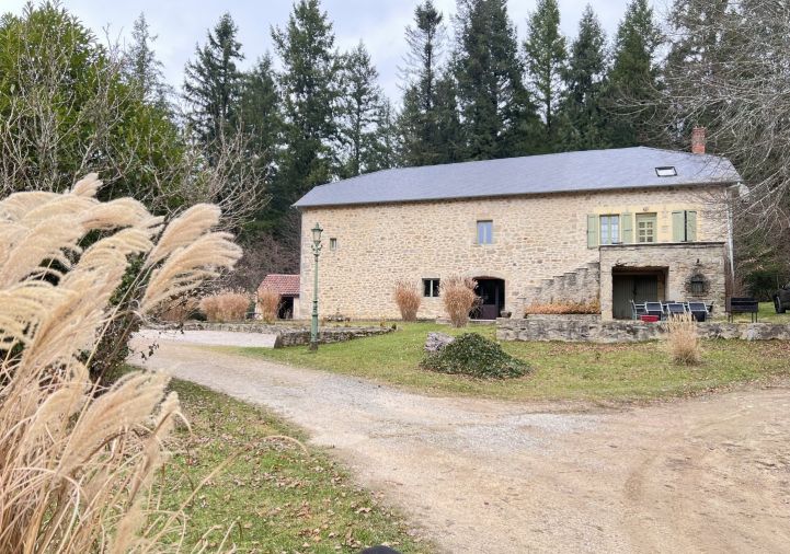 sale Corps de ferme Saint Cere