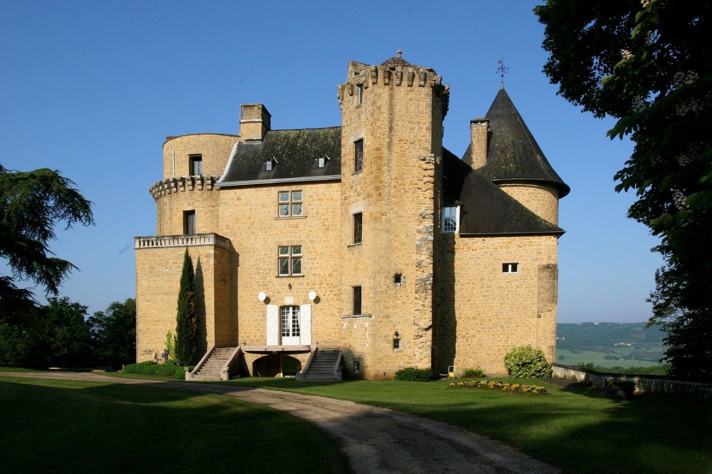 Vente château Figeac, 900m² 120000m² 20 pièces 1 990 000€