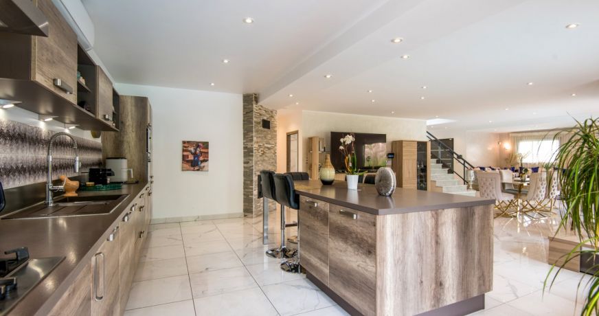 vente Demeure de ville et village Ussac