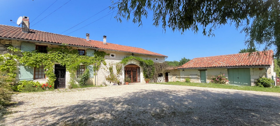 vente Maison et dépendances Festalemps - Photo 1