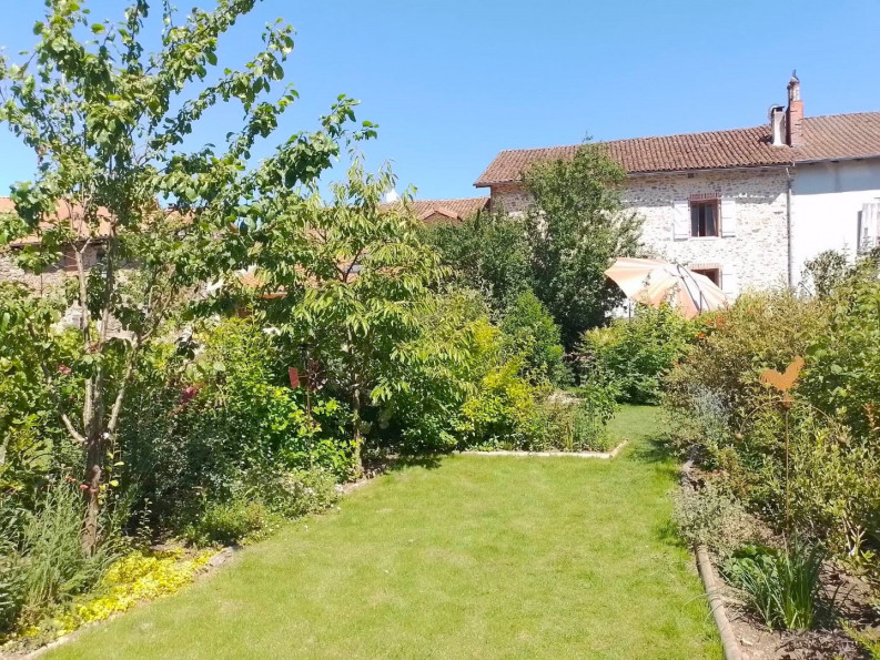 vente Maison de village Les Salles Lavauguyon - Photo 1