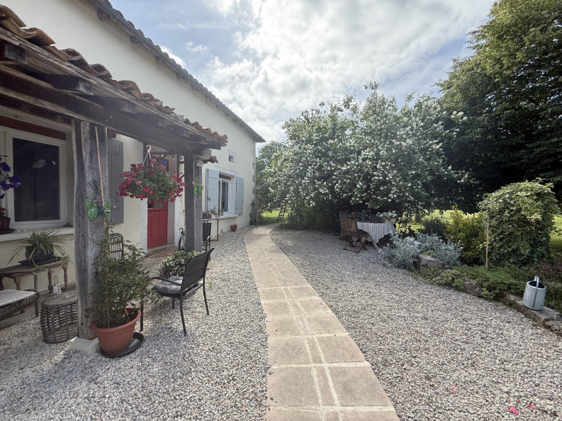 vente Maison de caractère Combiers - Photo 1