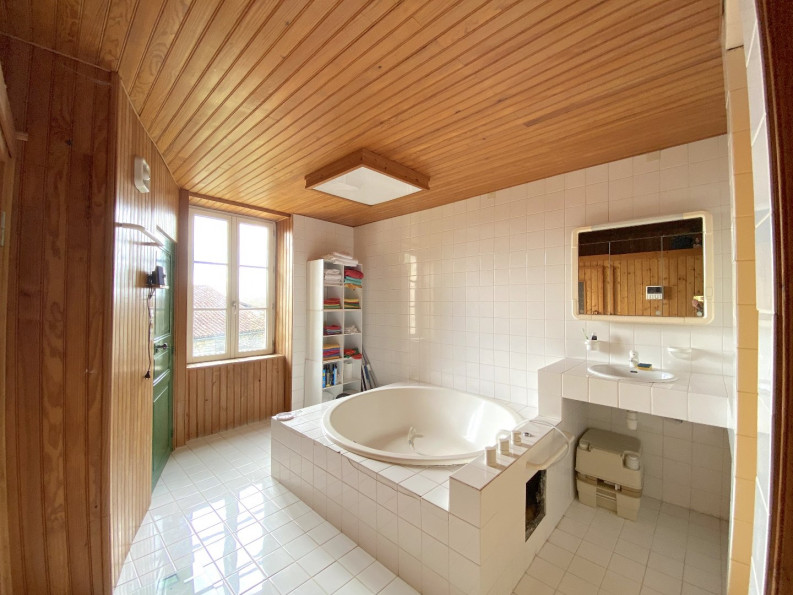 sale Maison de caractère Saint Angeau - Photo 14