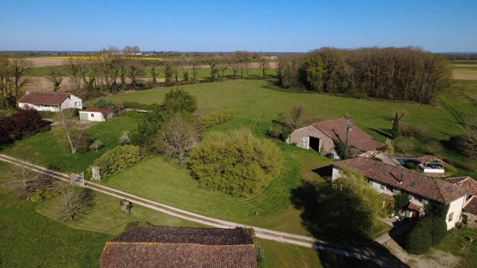 vente Domaine Genouille - Photo 1