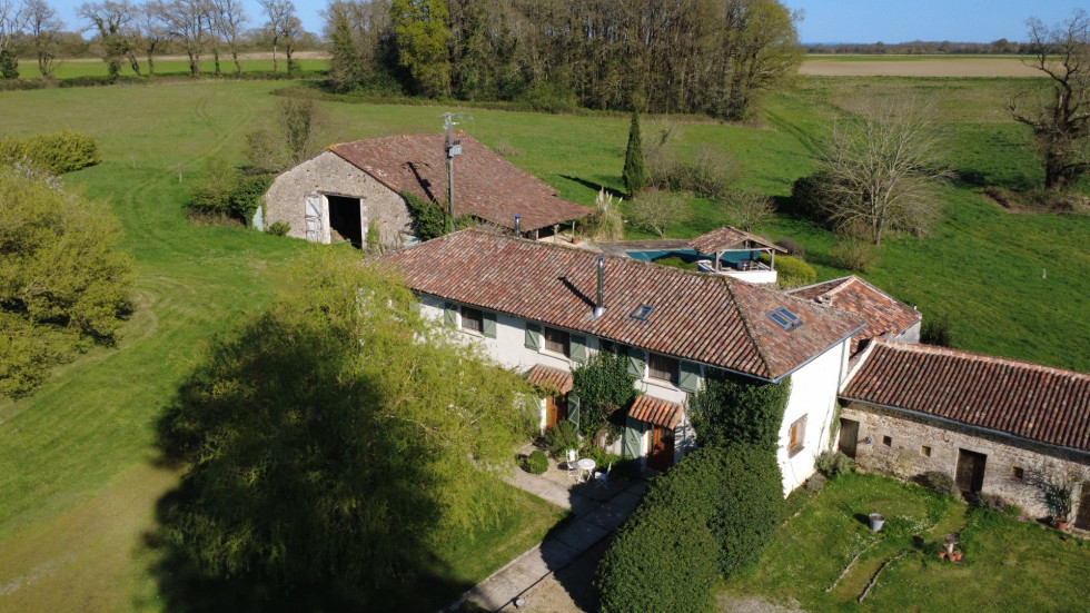vente Domaine Genouille - Photo 2
