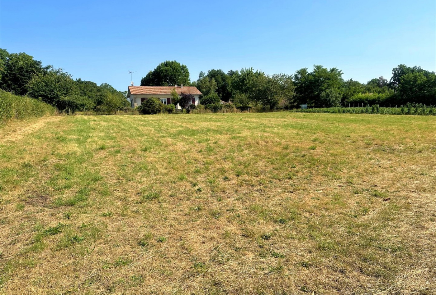 vente Terrain constructible Chabanais - Photo 1