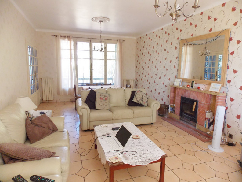 sale Maison de caractère Rochechouart - Photo 3