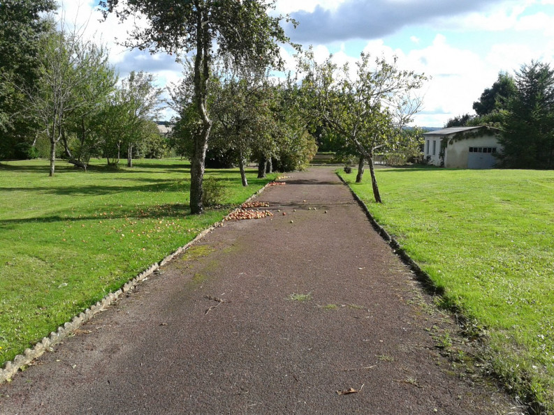 sale Maison de caractère Rochechouart - Photo 7