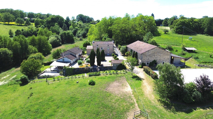 sale Propriété Nontron - Photo 1